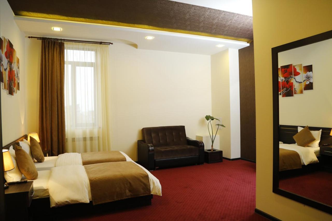 Tomu'S Hotel Gyumri Esterno foto