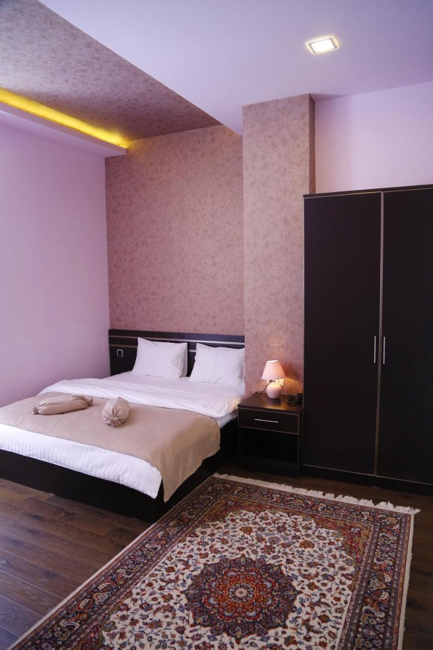 Tomu'S Hotel Gyumri Esterno foto