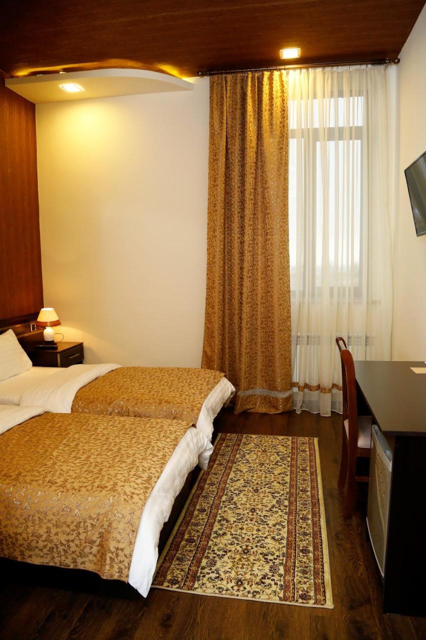 Tomu'S Hotel Gyumri Esterno foto