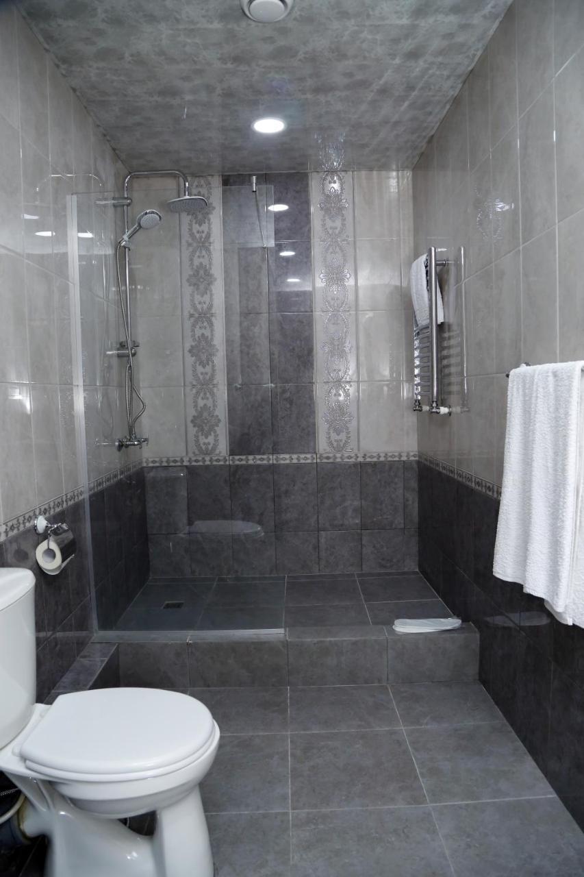 Tomu'S Hotel Gyumri Esterno foto